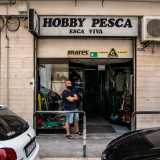 L�ultima tappa del nostro viaggio � in via Napoli, nel quartiere Libert�, dove apre dal 1987 Hobby pesca